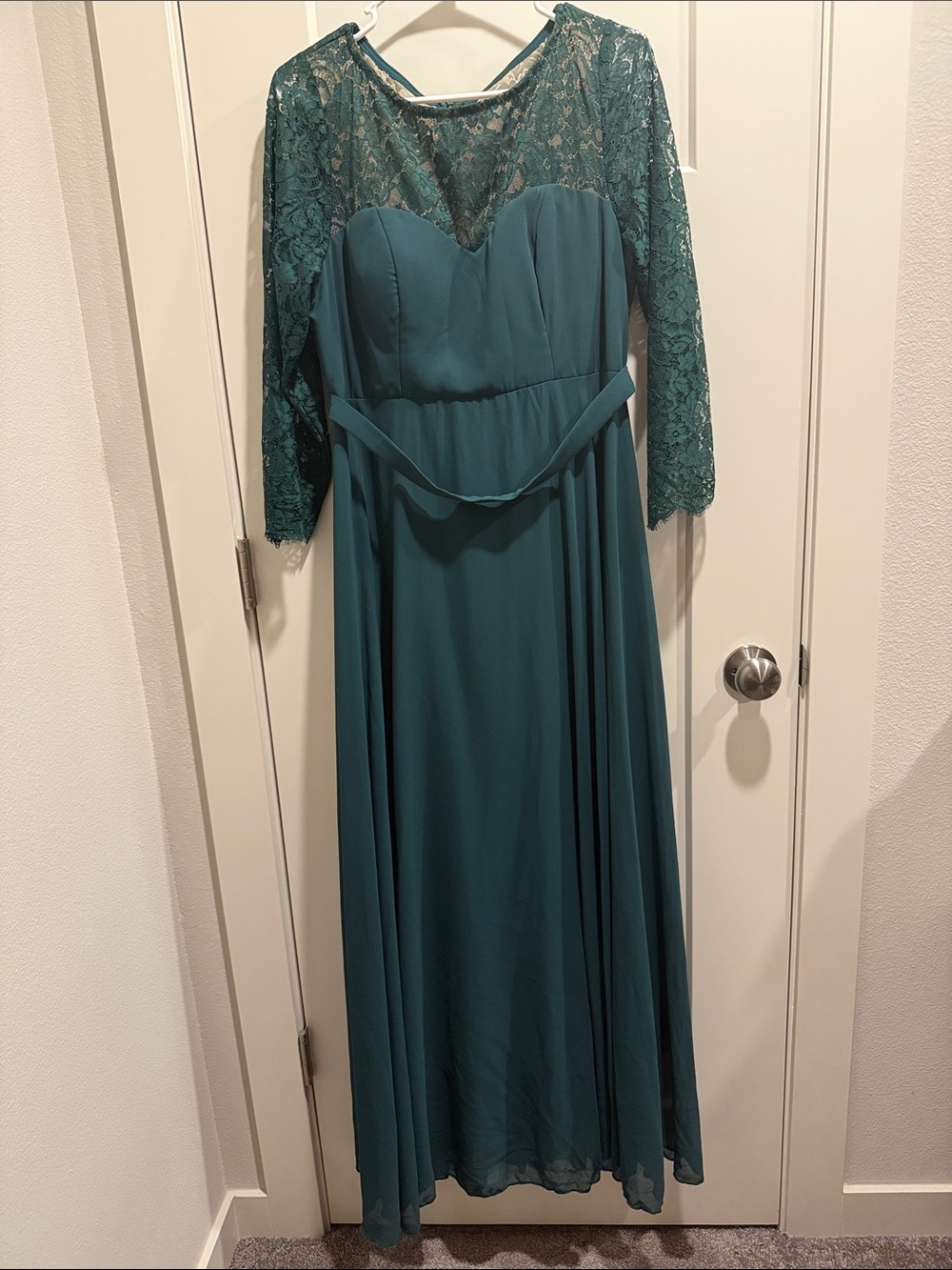 Green/Emerald Lace Maxi Dress - Elegant Women’s Evening Gown